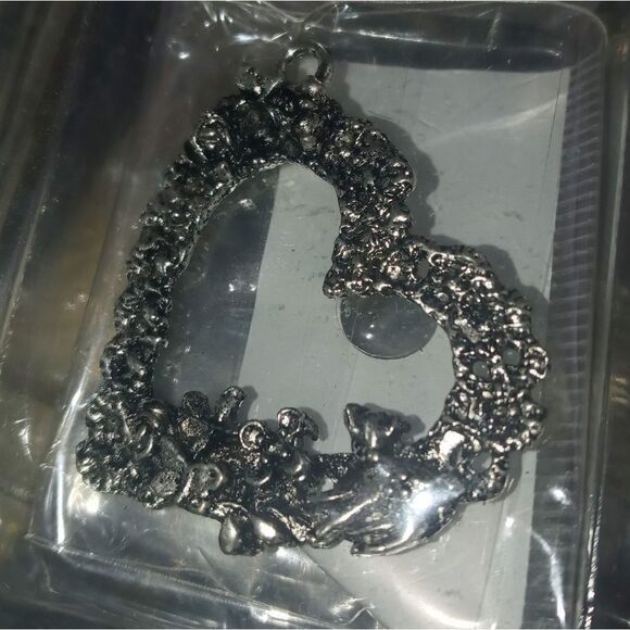 1 surprise 🫢 Charm 🎁 - Picture 5 of 11